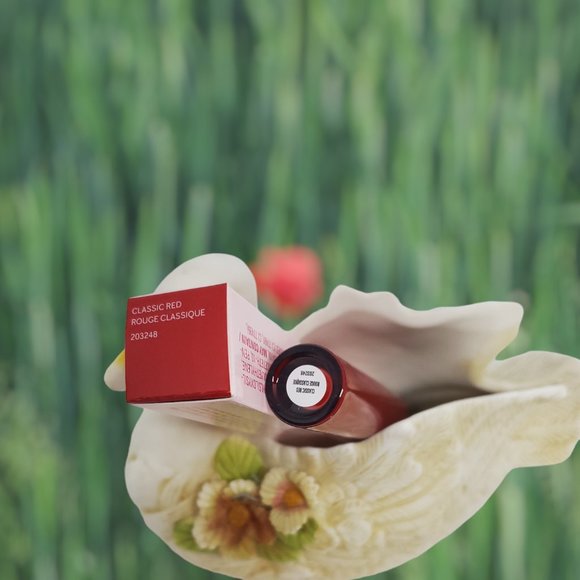 Classic Red Matte Liquid Lipstick - Special Edition Mary Kay - Picture 6 of 6